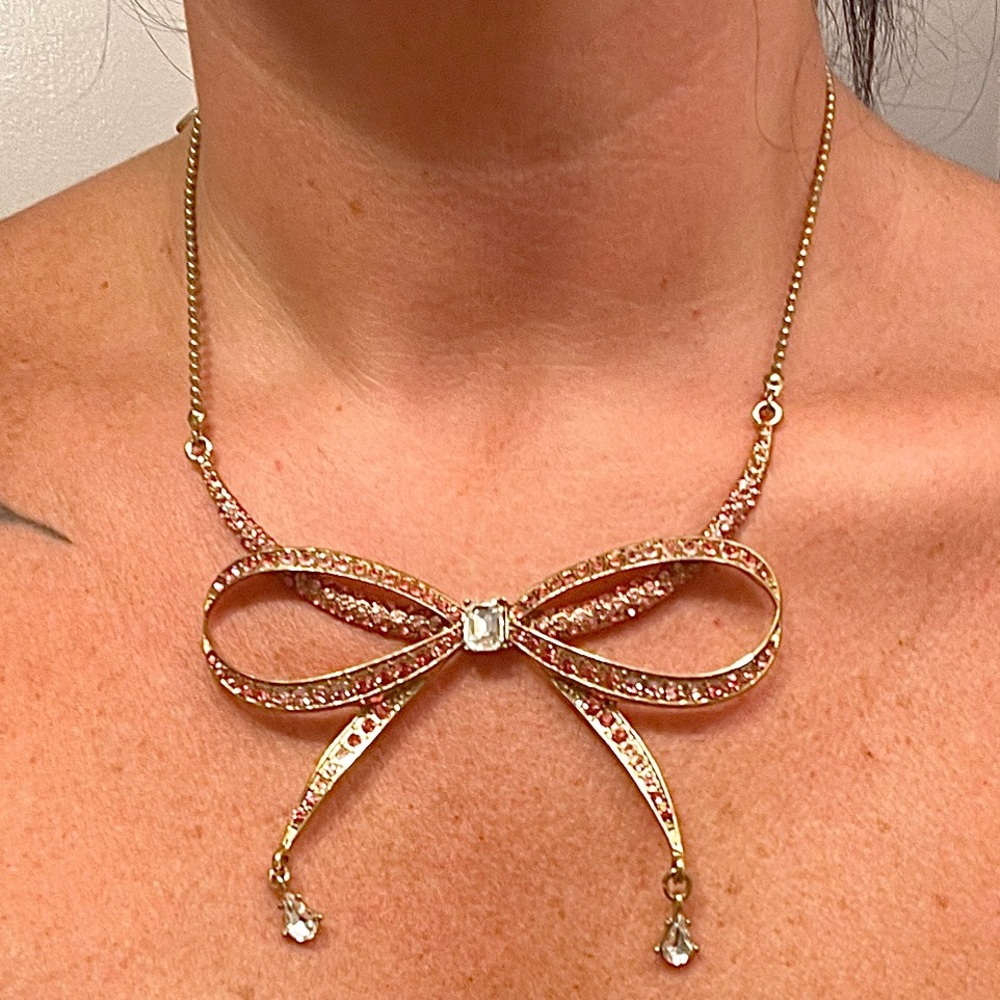 Like New Flirty Statement Necklace